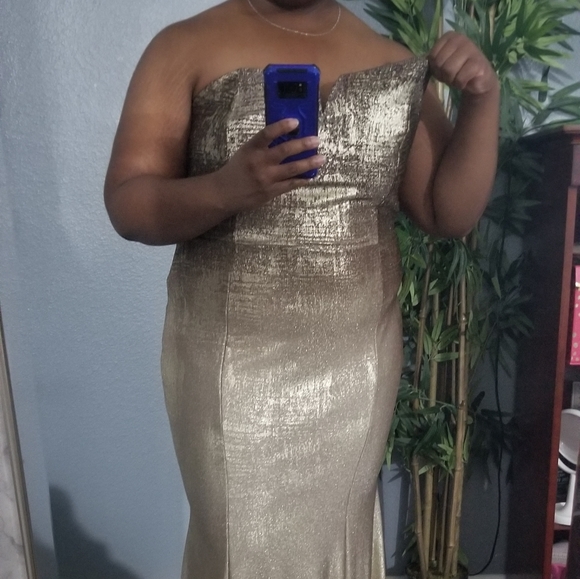 🍾The Luxe Life Strapless Gown 🥂 - Picture 7 of 11